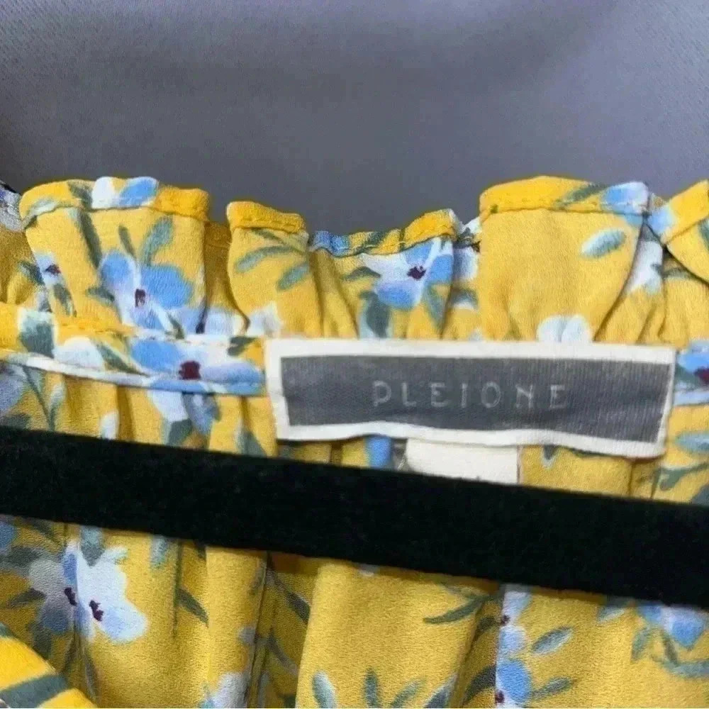 Pleione Women's Short Sleeve Medium Shirt Yellow with Blue Flowers - Picture 5 of 5